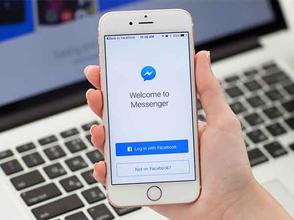 بطاقات بريديّة جديدة من فيس بوك... فما حكايتها؟